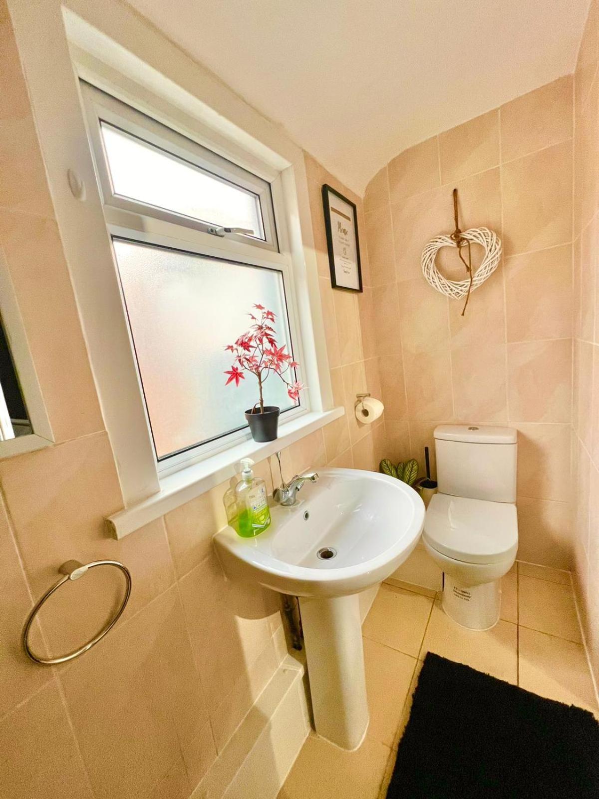 Вилла Stratford City - Luxe House With Garden Лондон Экстерьер фото