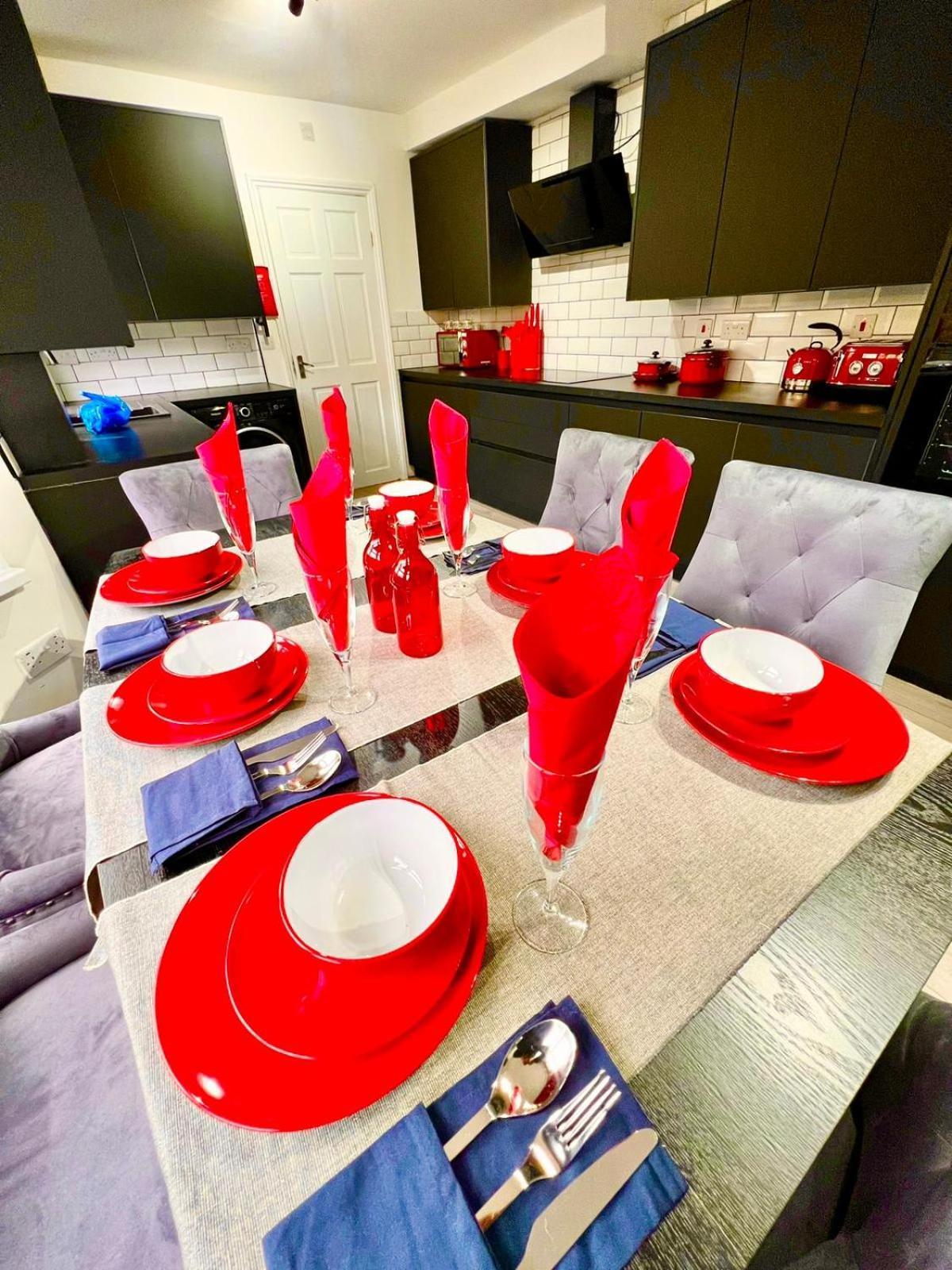 Вилла Stratford City - Luxe House With Garden Лондон Экстерьер фото