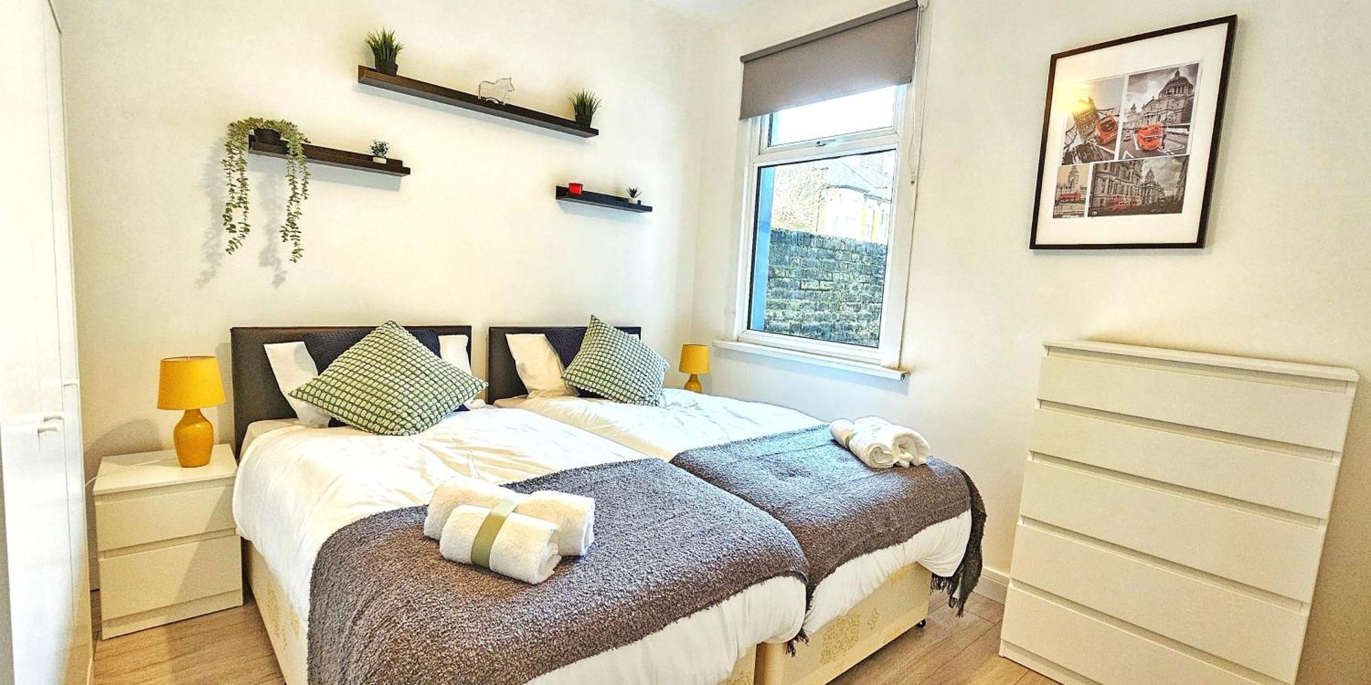 Вилла Stratford City - Luxe House With Garden Лондон Экстерьер фото